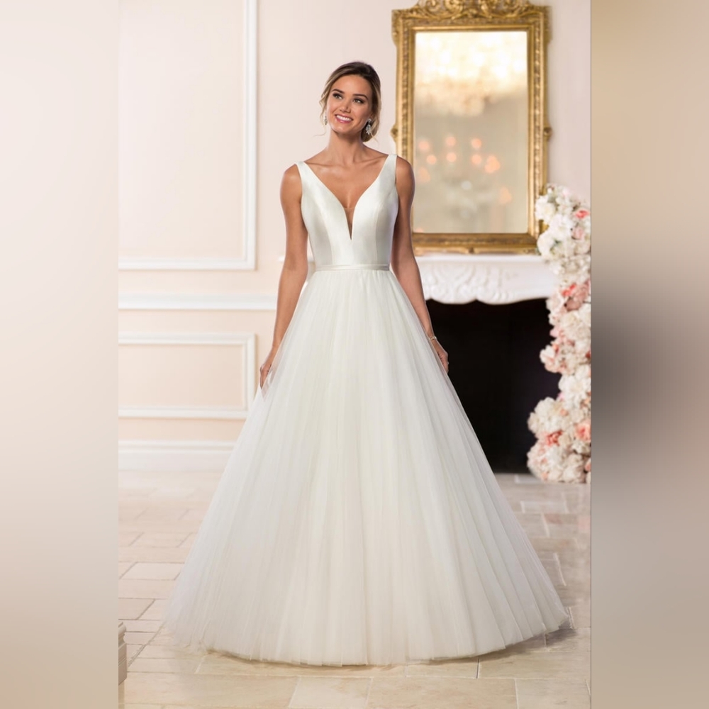 Stella York Wedding dress 6581. Size 12, altered closer to a size 10. - Picture 3 of 6
